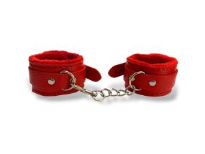 Красные наручники из рельефной эко-кожи с мехом 