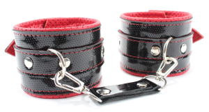 Наручники из кожи лак черно-красные 