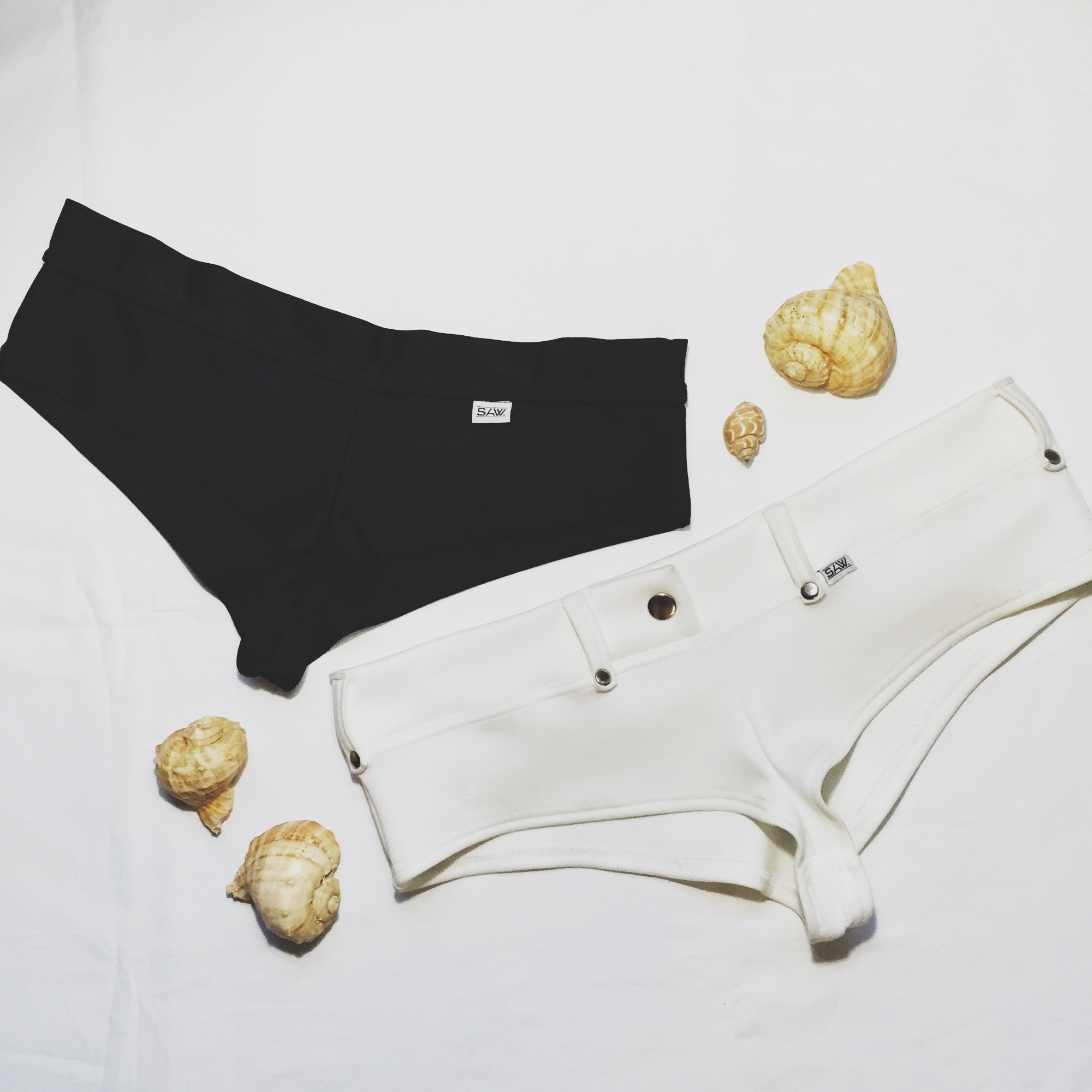 Шорты белые  M