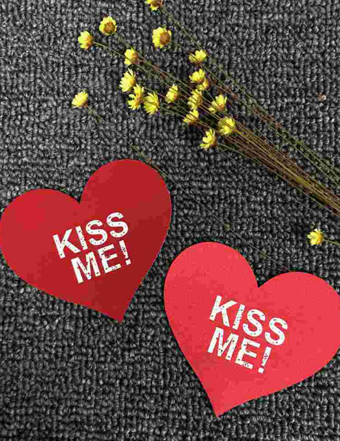 Наклейки на соски Kiss me