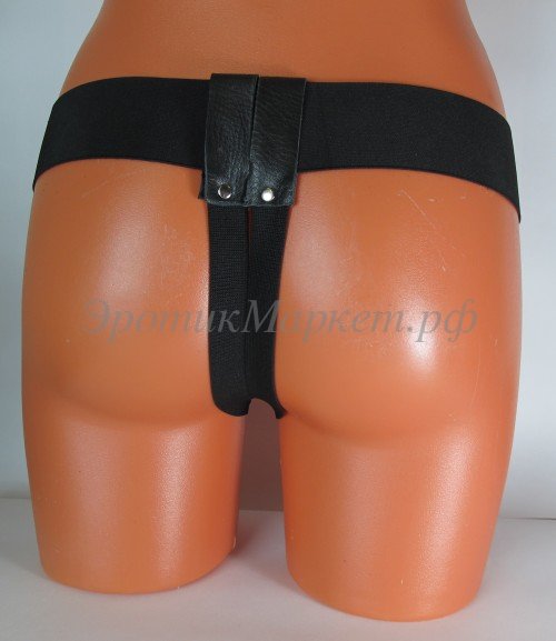 Трусики для страпона с маленьким отверстием кожа