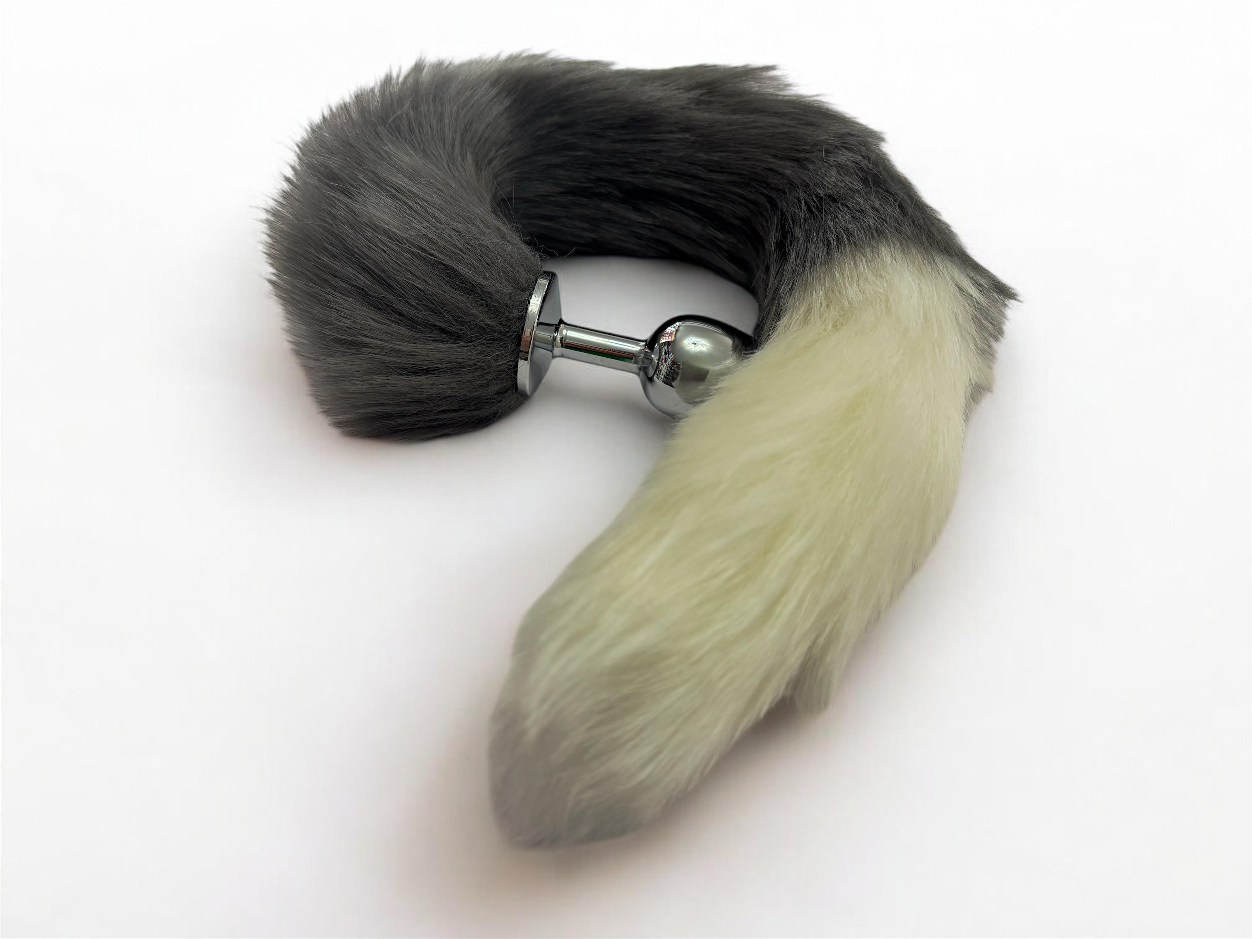 Анальная пробка S с пушистым серо-белым хвостом