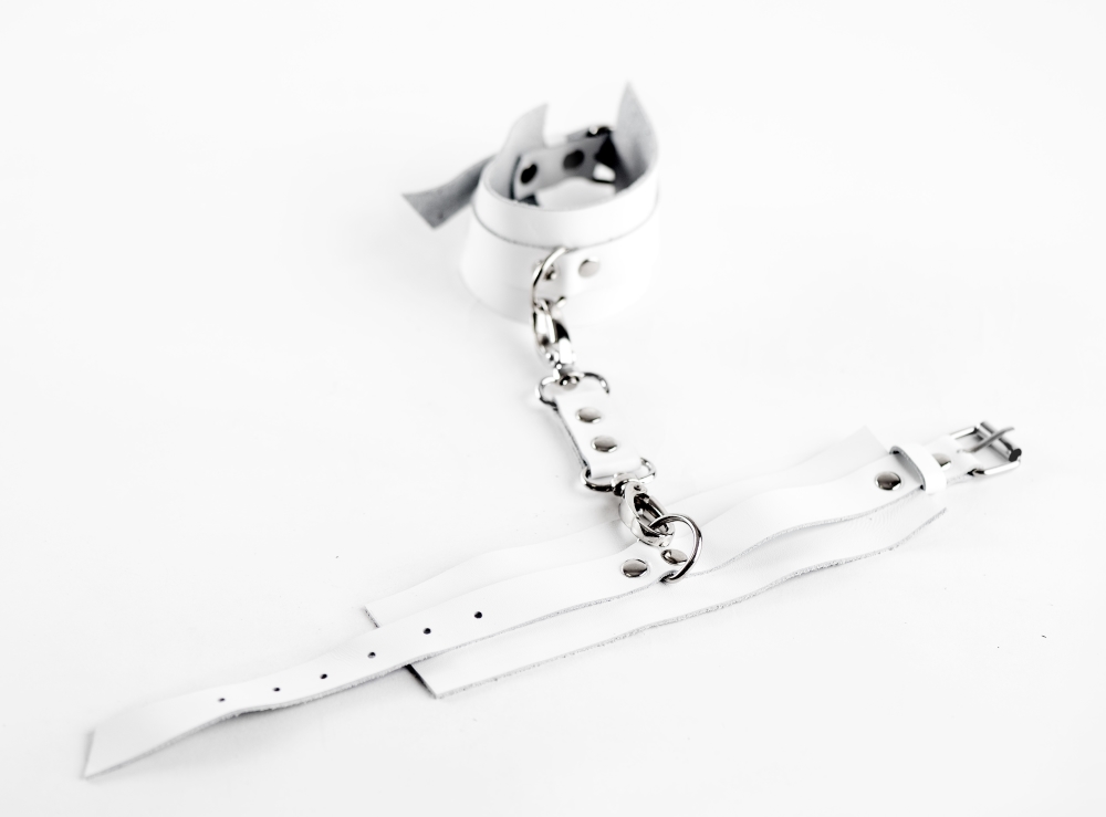 Оковы из натуральной кожи White