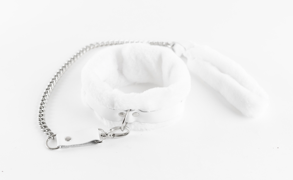 Ошейник из натуральной кожи с нежным мехом White