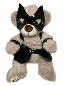 Мишка БДСМ в портупее 