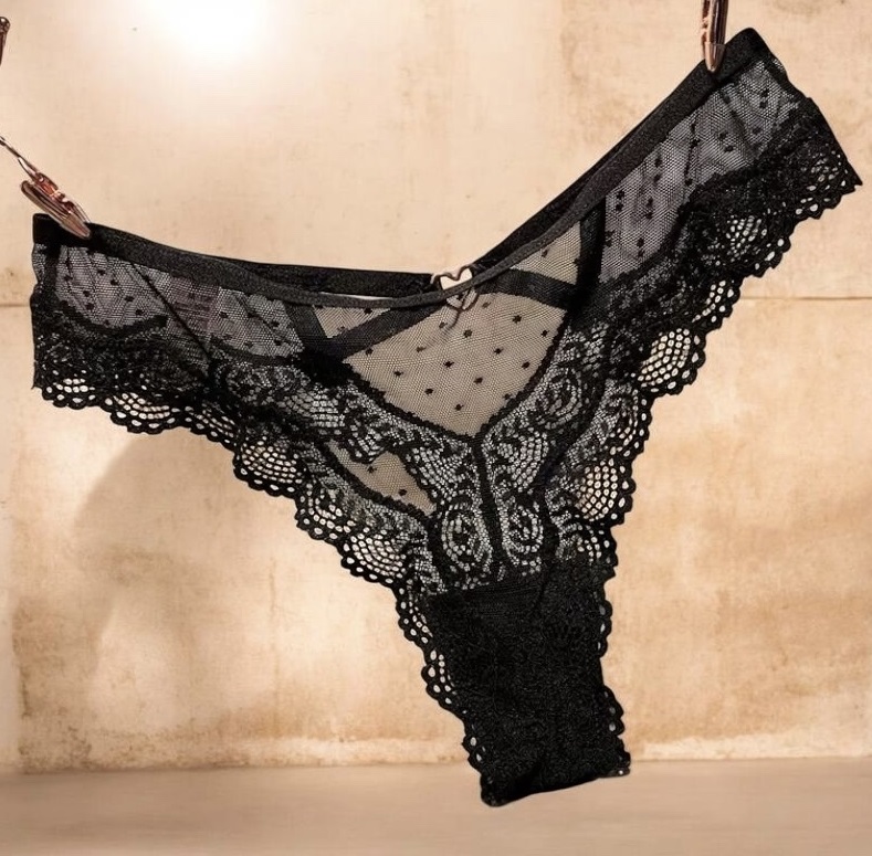 Кружевные трусики с сердечком S/M