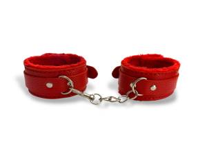 Красные оковы из рельефной эко-кожи с мехом 