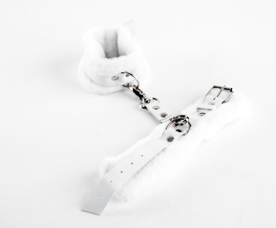 Оковы из натуральной кожи с нежным мехом White