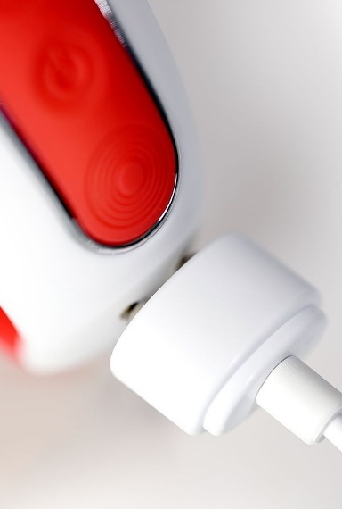 Вибромассажер с мягкими лепестками Satisfyer 