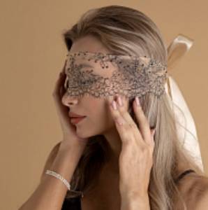 Кружевная маска экрю