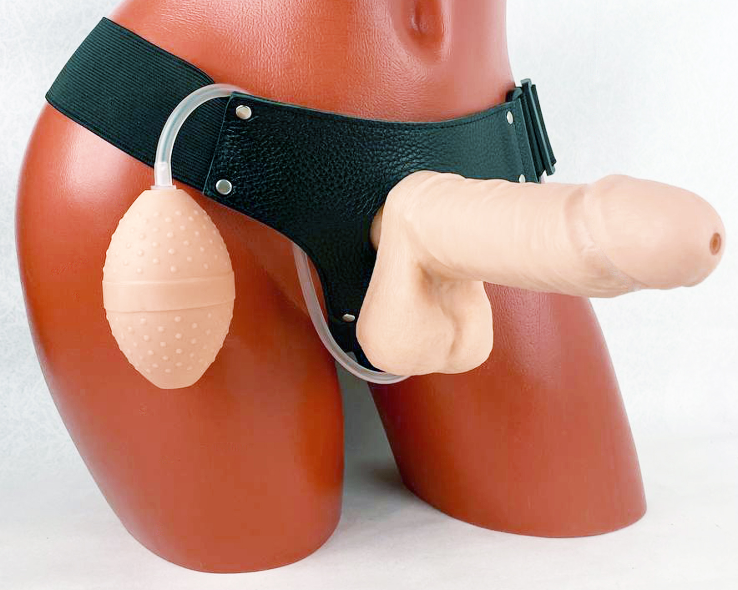 Страпон с семяизвержением