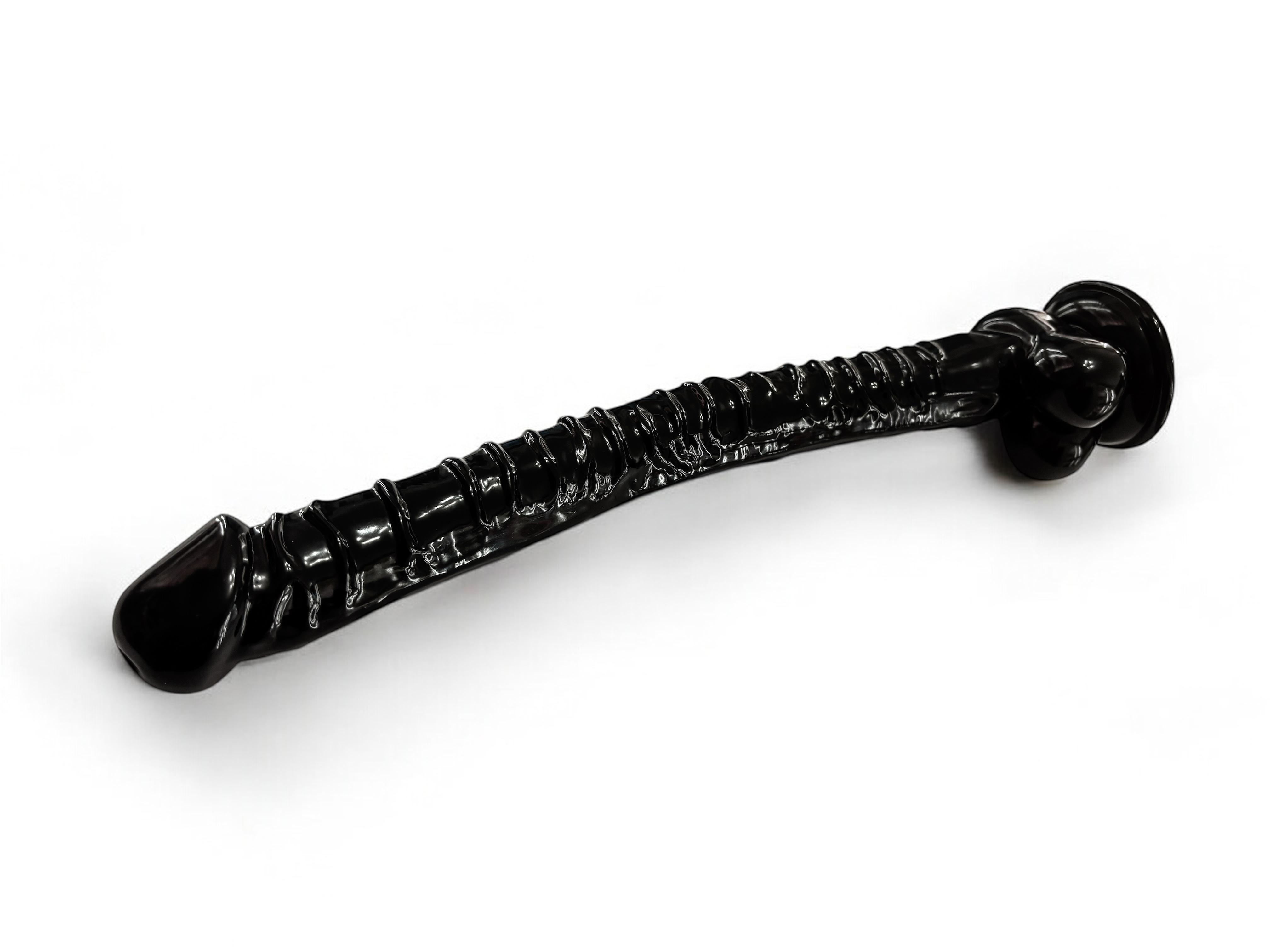 Черный длинный фаллос на присоске