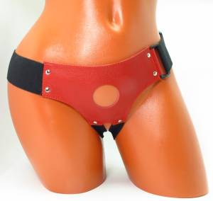 Трусики для страпона красная кожа 