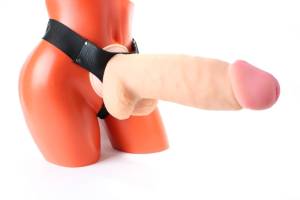 Огромный толстый страпон 