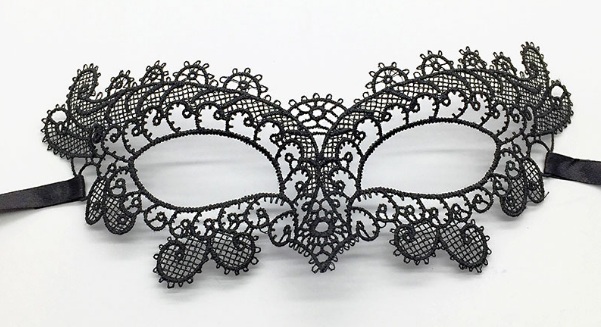 Нежно-кружевная маска 