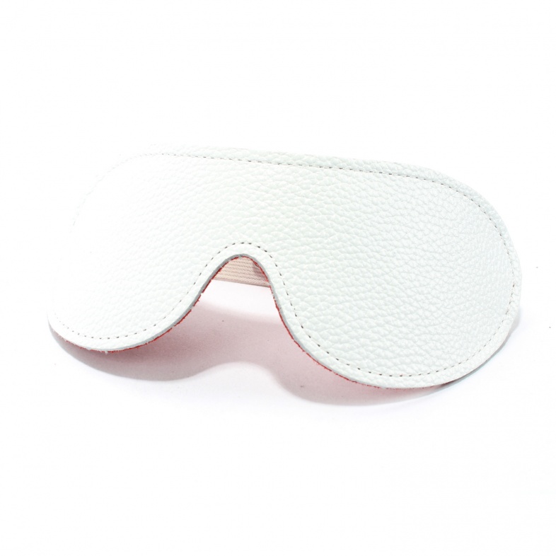 Белая маска из кожи