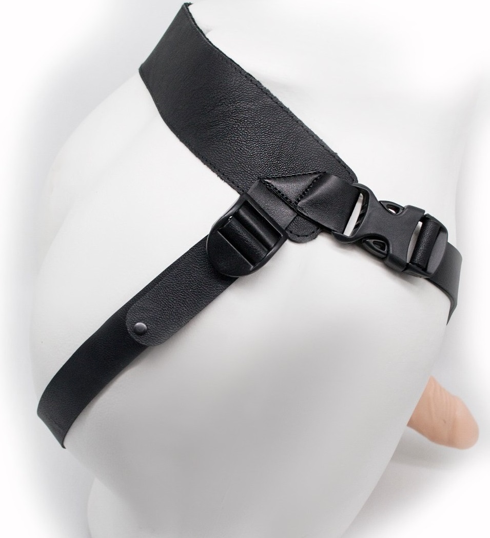 Мужской фаллоимитатор пустотелый