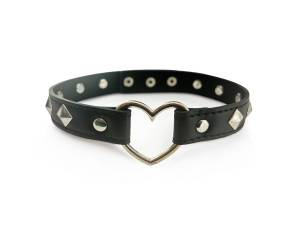 Чокер на кнопках черный с сердечком и шипами  